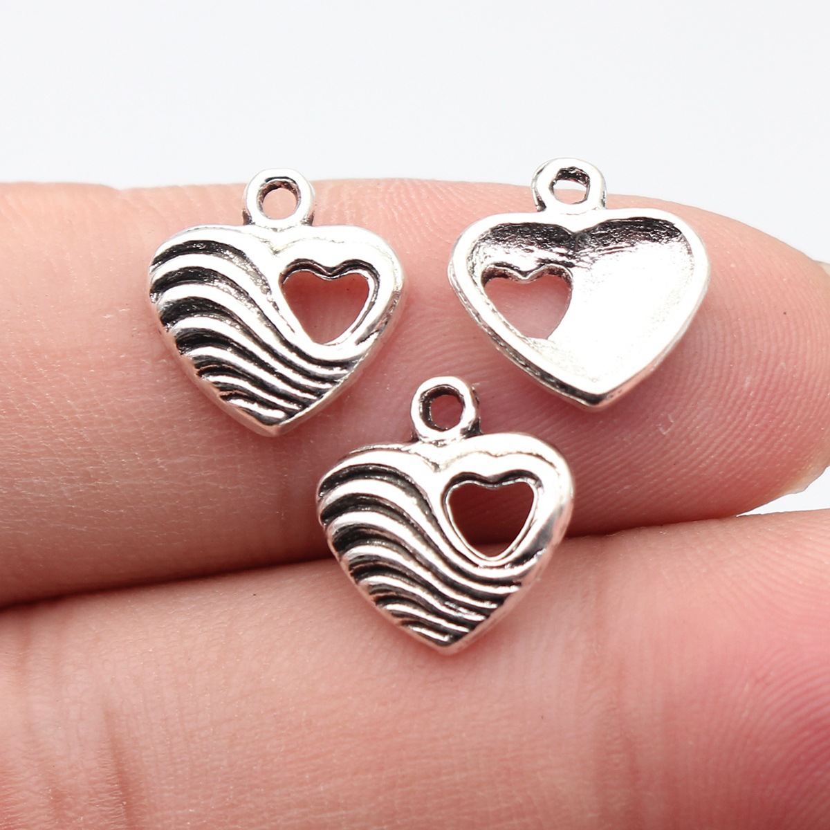 Mini Hollow Heart Vintage Coup - Vintage Fashion Jewelry Necklaces ulasan dan harga